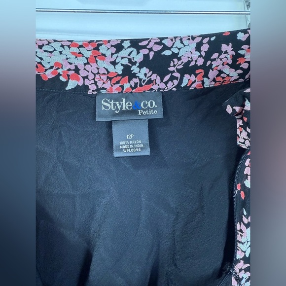 Style & Co. floral skirt. Size 12P - Picture 5 of 6